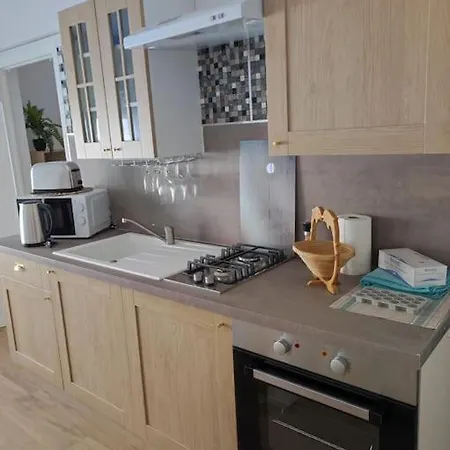 80 M De La Village Apartamento